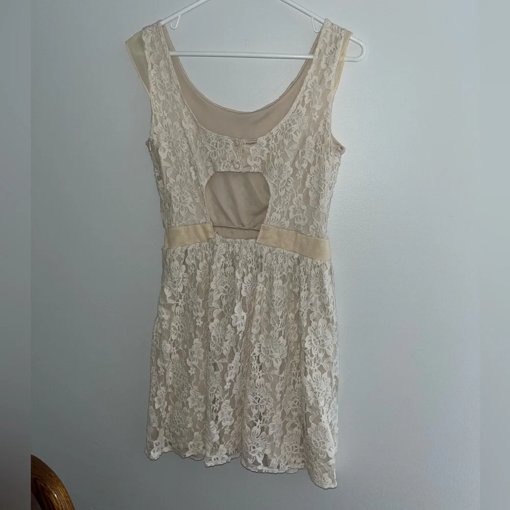 Beautiful American Eagle lace dress - Picture 3 of 4